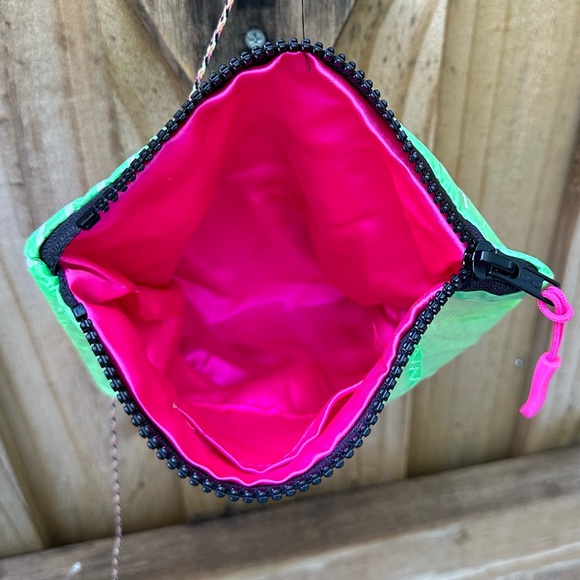 Soflo Riders Pouch made with repurposed kite - Picture 2 of 5